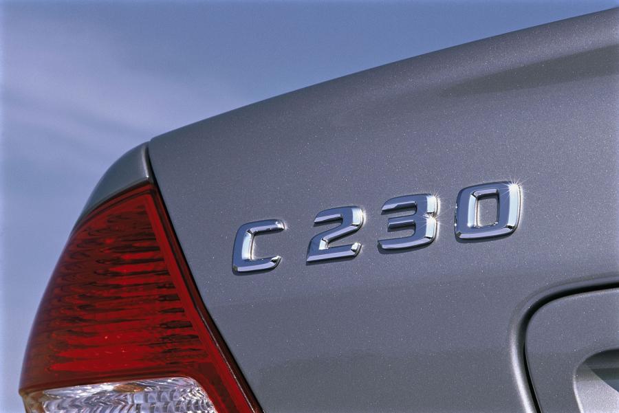  Mercedes-Benz C-Class 2004 года  (фото 3 из 88)